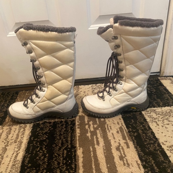 Women's UGG boots size 6.5 - Picture 2 of 6